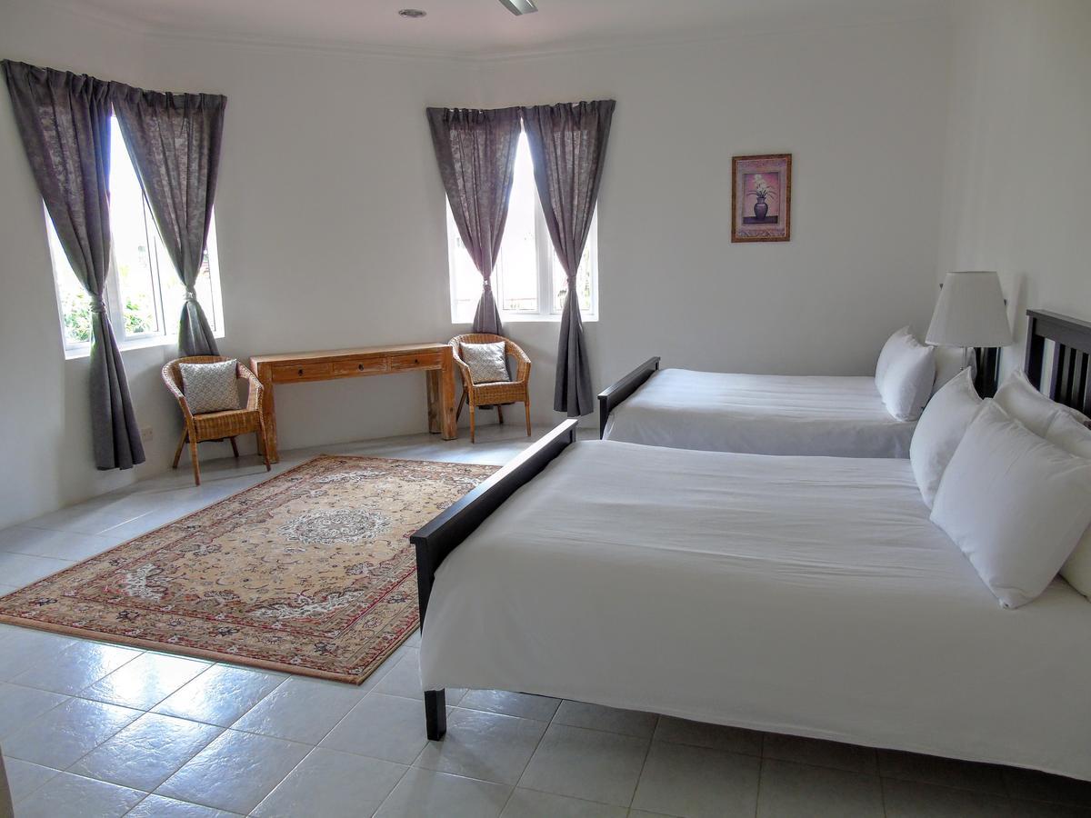 Rumah Putih B&B Near Klia Sepang Ngoại thất bức ảnh